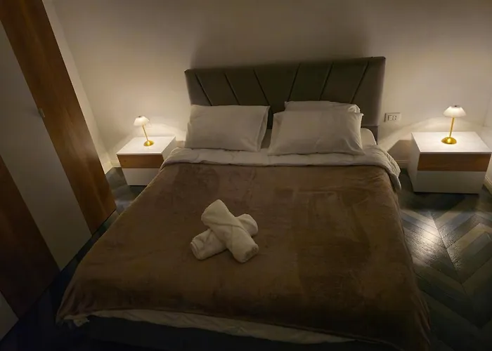 Cozy In The Center Of ティラナ