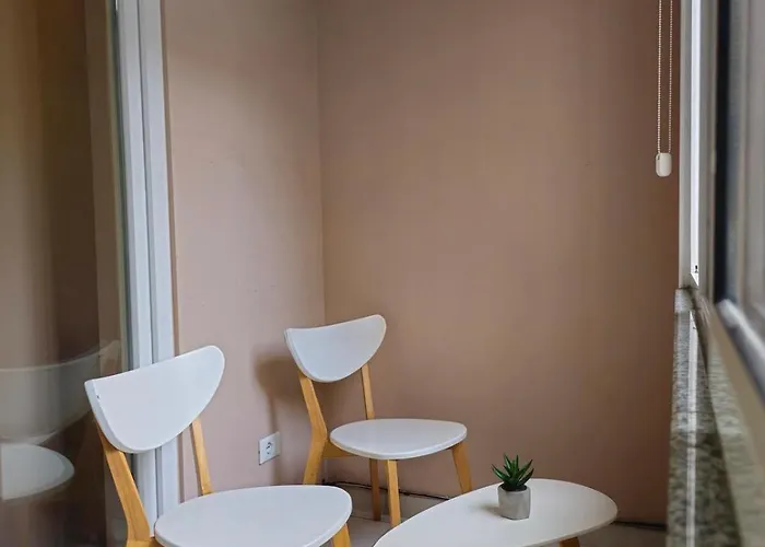 Cozy In The Center Of アパート ティラナ